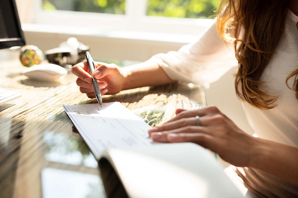 A women writing a check